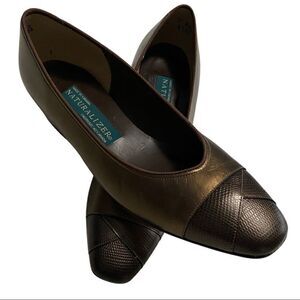𝅺NATURALIZER Business Pumps with Low Heels and toe cap bronze Sz 6.5